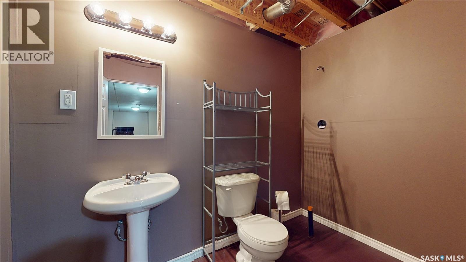 1619 Wingert Drive N, Regina, SK - Indoor Photo Showing Bathroom