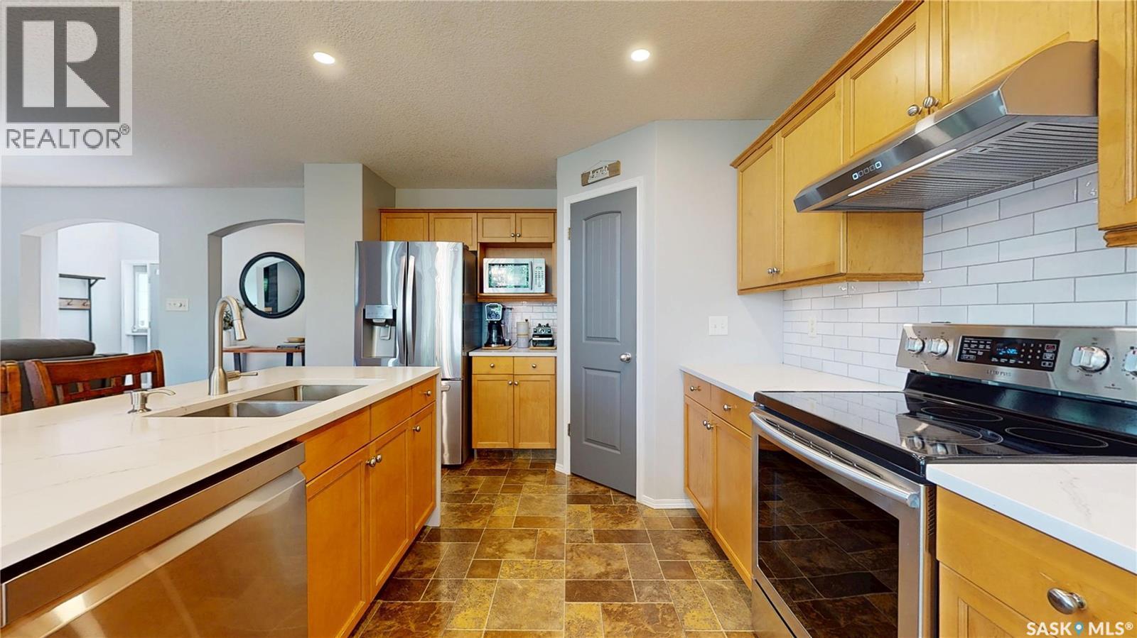 1619 Wingert Drive N, Regina, SK - Indoor Photo Showing Kitchen With Double Sink