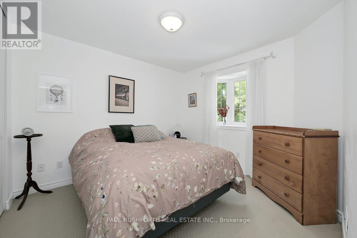 Bedroom #2 - 242 Deerfox Drive, Ottawa, ON - Indoor Photo Showing Bedroom