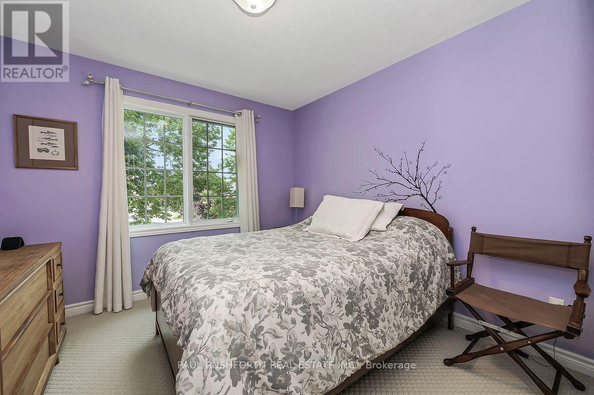 Bedroom #3 - 242 Deerfox Drive, Ottawa, ON - Indoor Photo Showing Bedroom