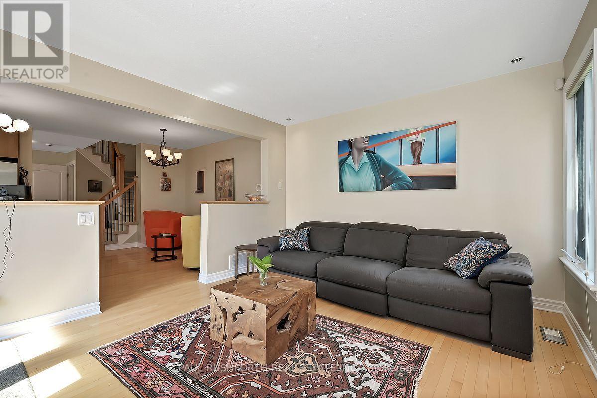 Living Room - 242 Deerfox Drive, Ottawa, ON - Indoor Photo Showing Living Room