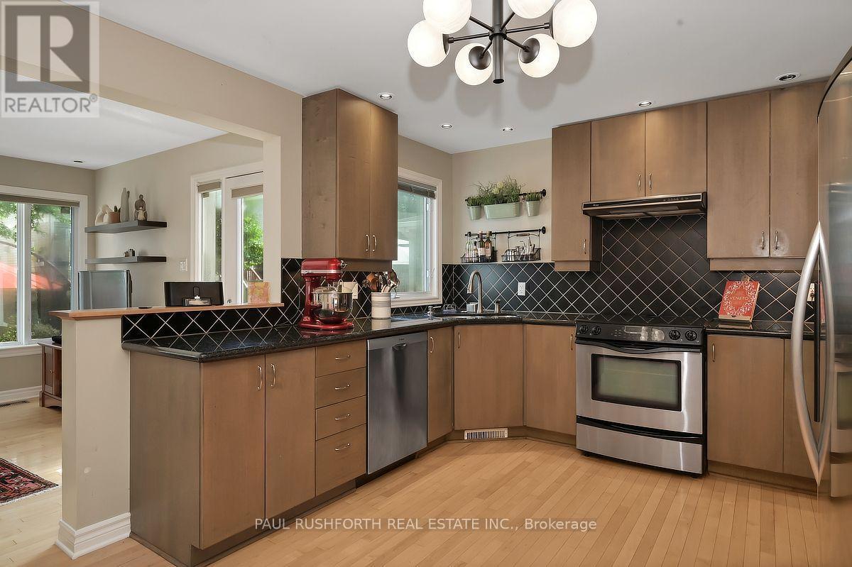 Kitchen - 242 Deerfox Drive, Ottawa, ON - Indoor Photo Showing Kitchen