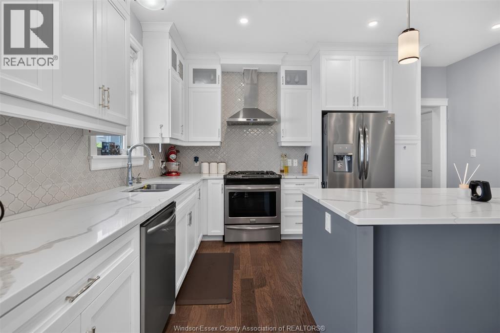 353 Benjamin, Belle River, ON - Indoor Photo Showing Kitchen With Upgraded Kitchen