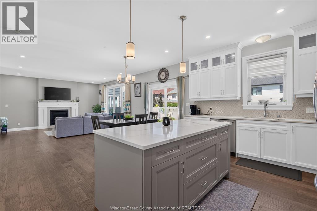 353 Benjamin, Belle River, ON - Indoor Photo Showing Kitchen With Upgraded Kitchen