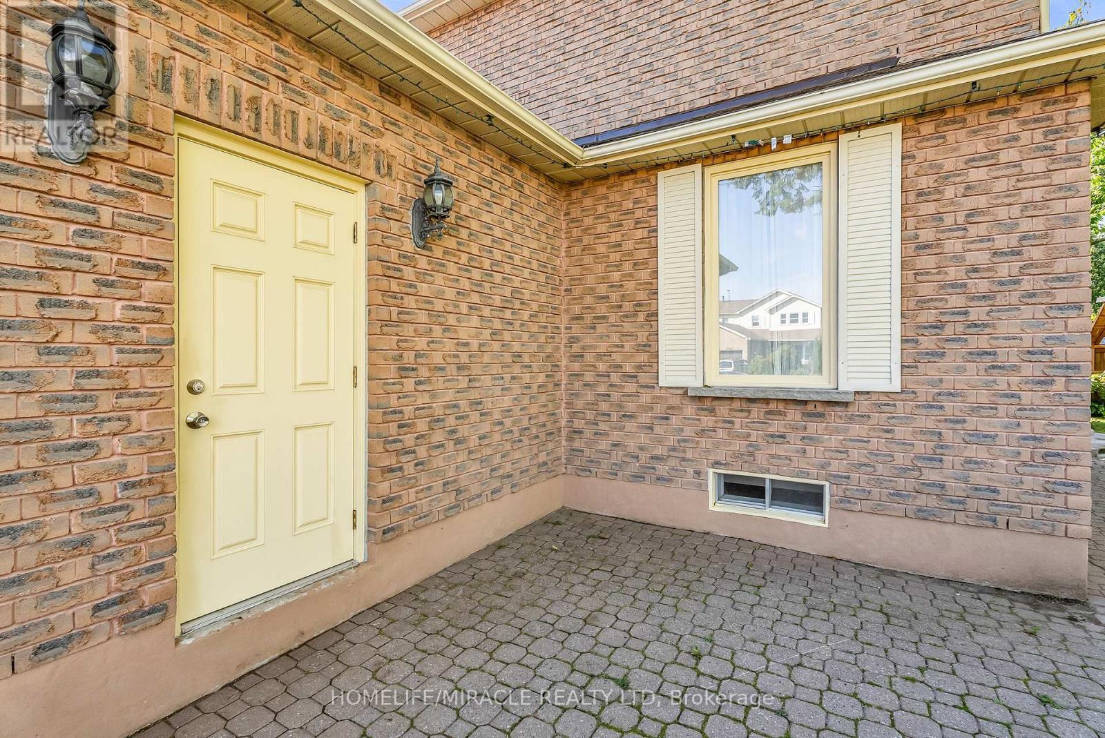 1 Beechnut Crescent, Clarington, ON - With Exterior