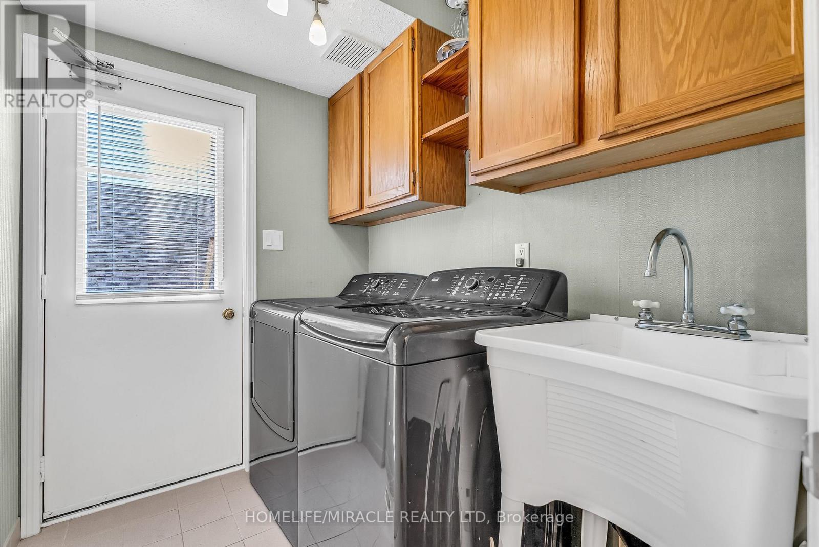 1 Beechnut Crescent, Clarington, ON - Indoor Photo Showing Laundry Room