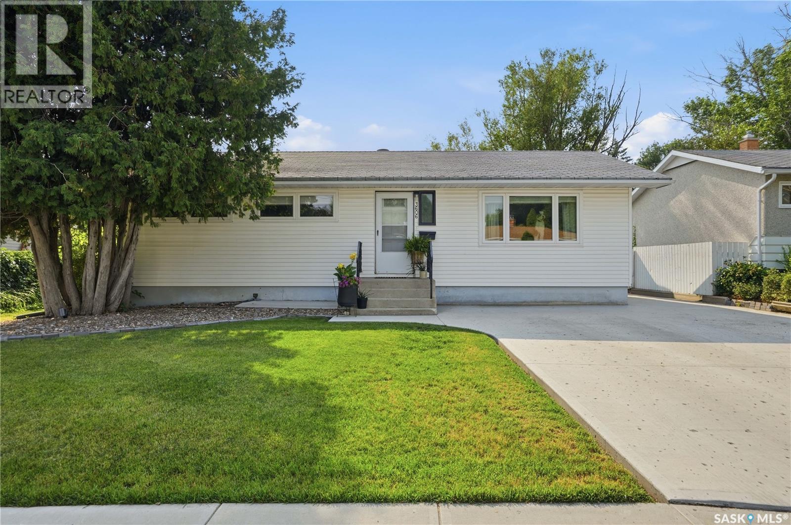 3606 Queen Street, Regina, SK - Outdoor