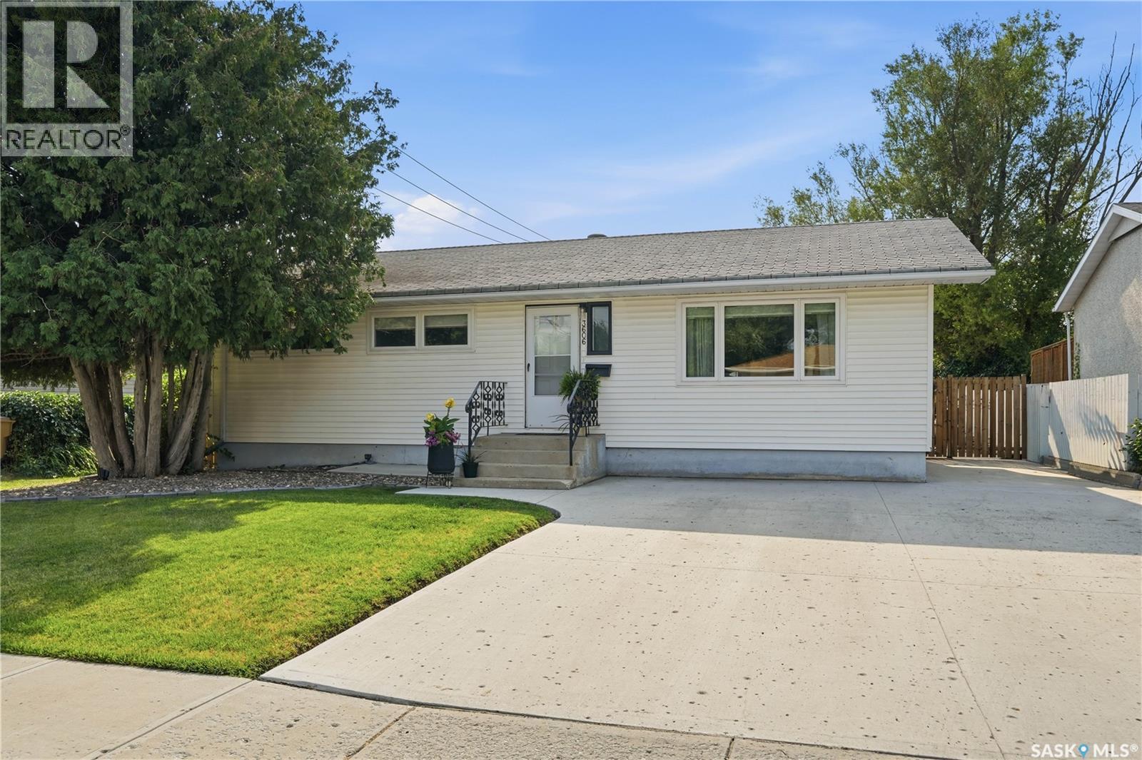 3606 Queen Street, Regina, SK - Outdoor