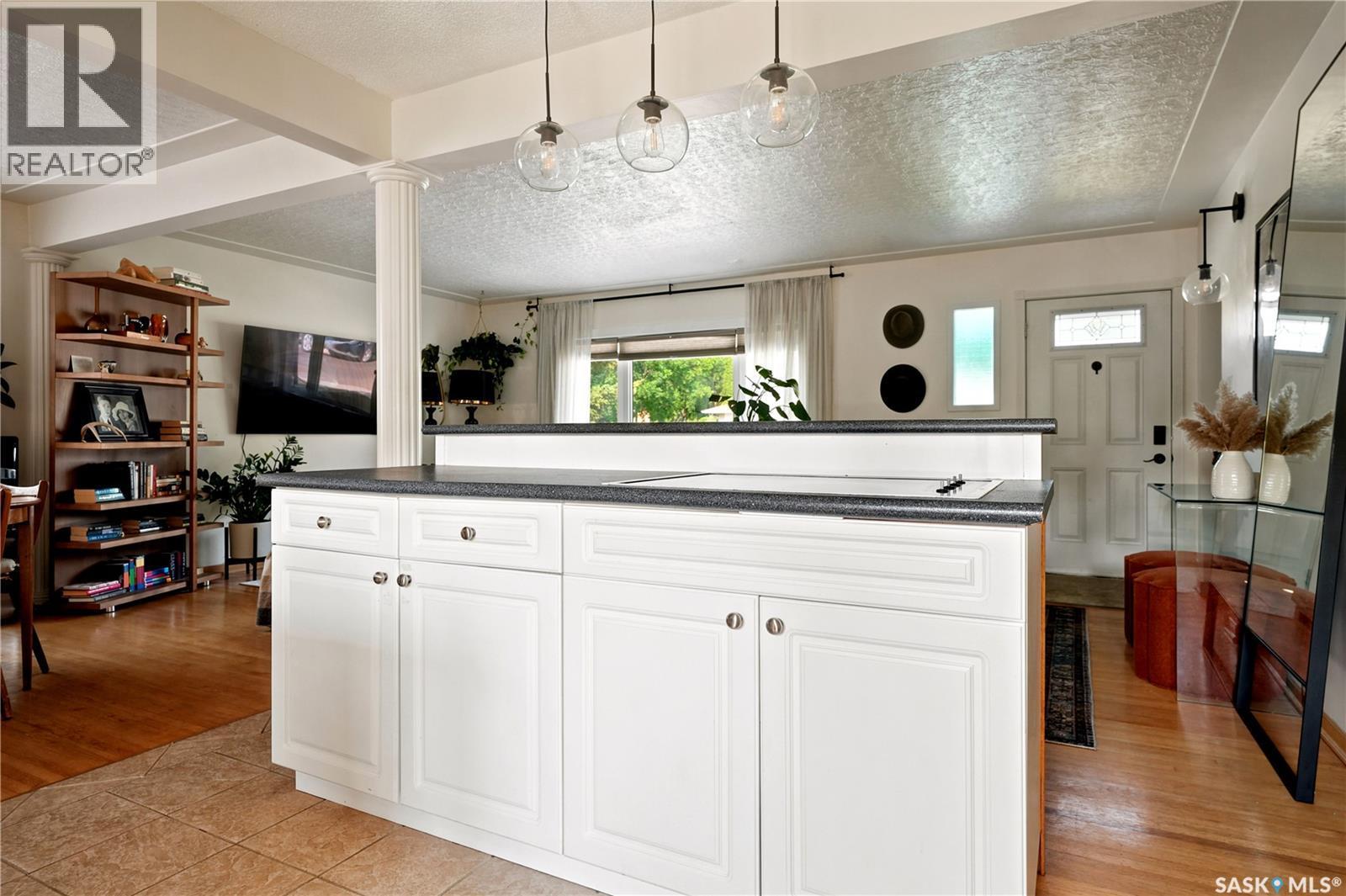 3606 Queen Street, Regina, SK - Indoor