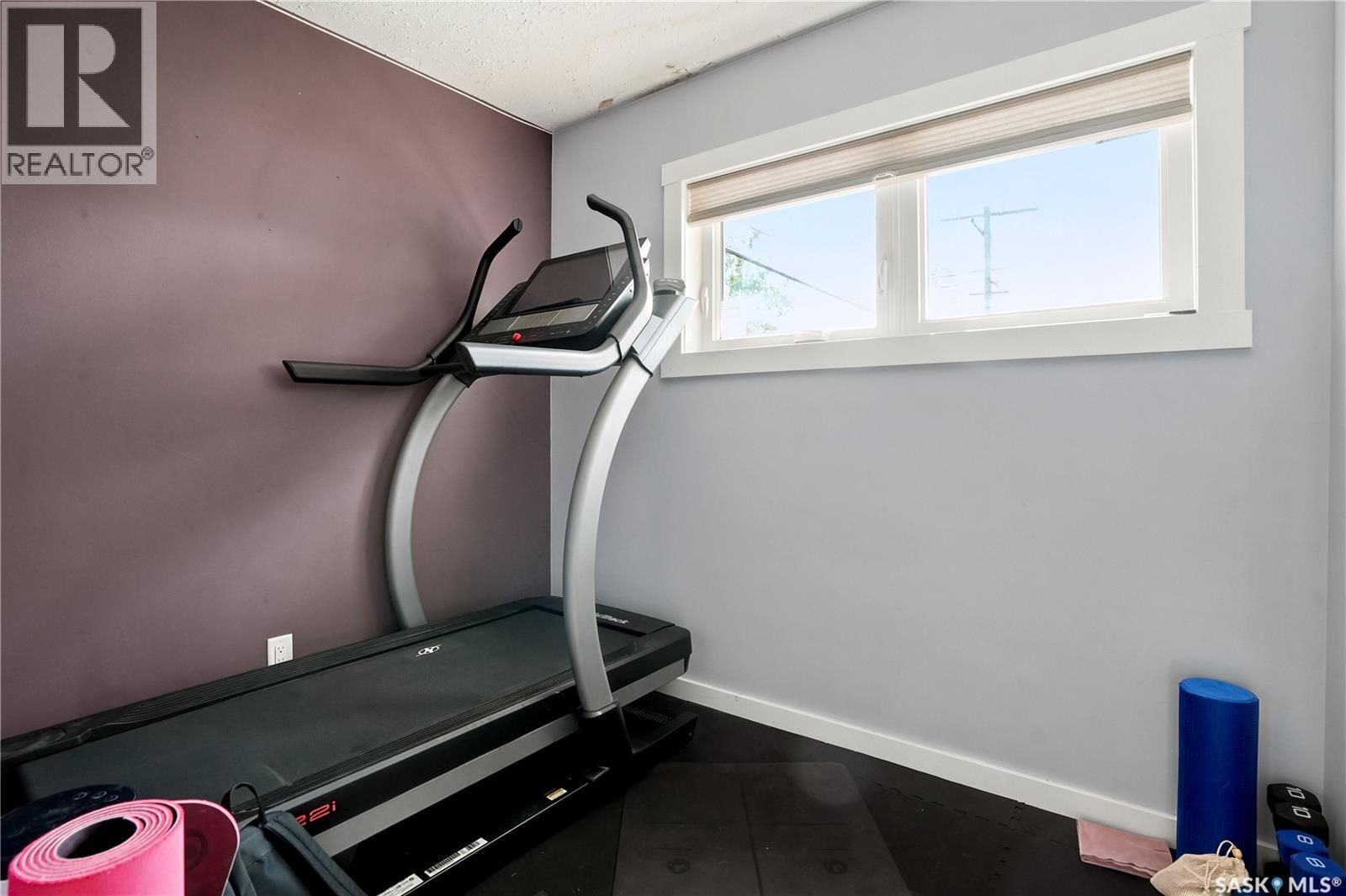 3606 Queen Street, Regina, SK - Indoor Photo Showing Gym Room