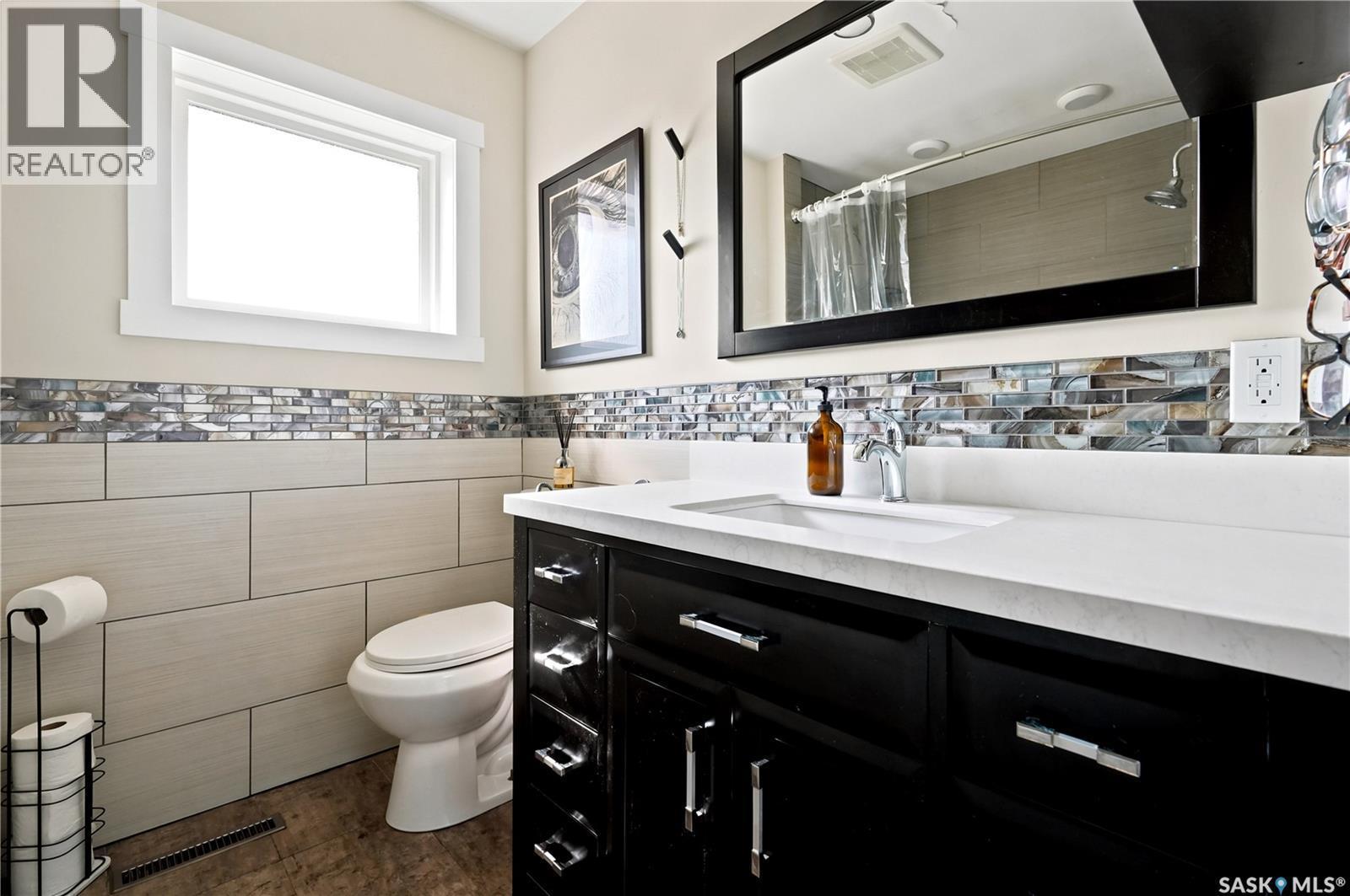 3606 Queen Street, Regina, SK - Indoor Photo Showing Bathroom