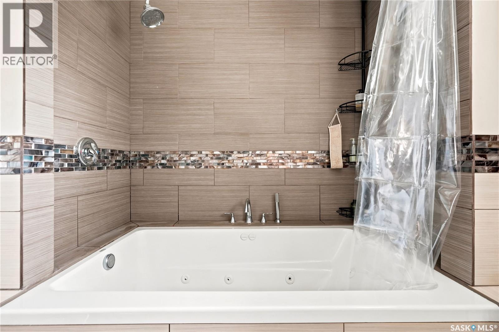 3606 Queen Street, Regina, SK - Indoor Photo Showing Bathroom