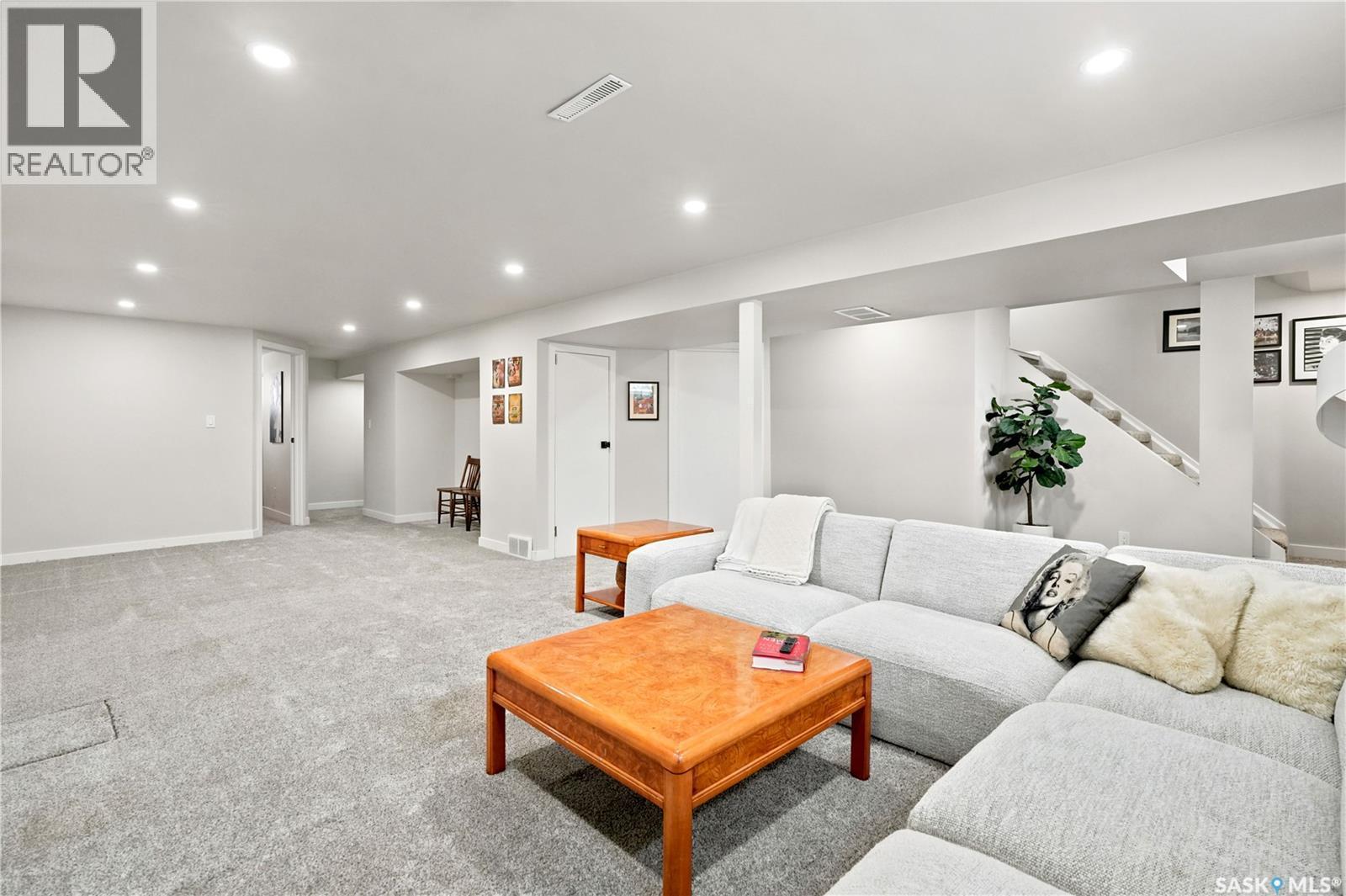 3606 Queen Street, Regina, SK - Indoor