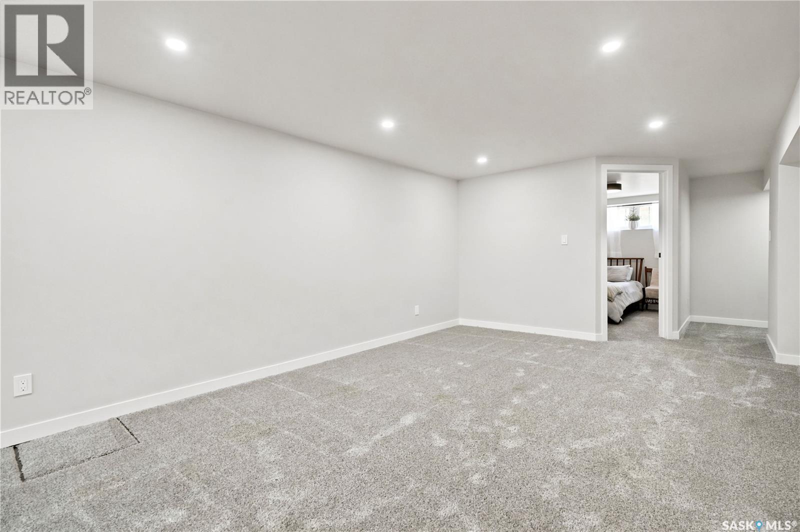 3606 Queen Street, Regina, SK - Indoor