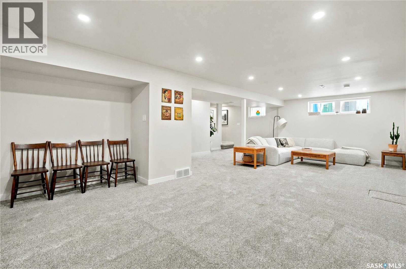 3606 Queen Street, Regina, SK - Indoor
