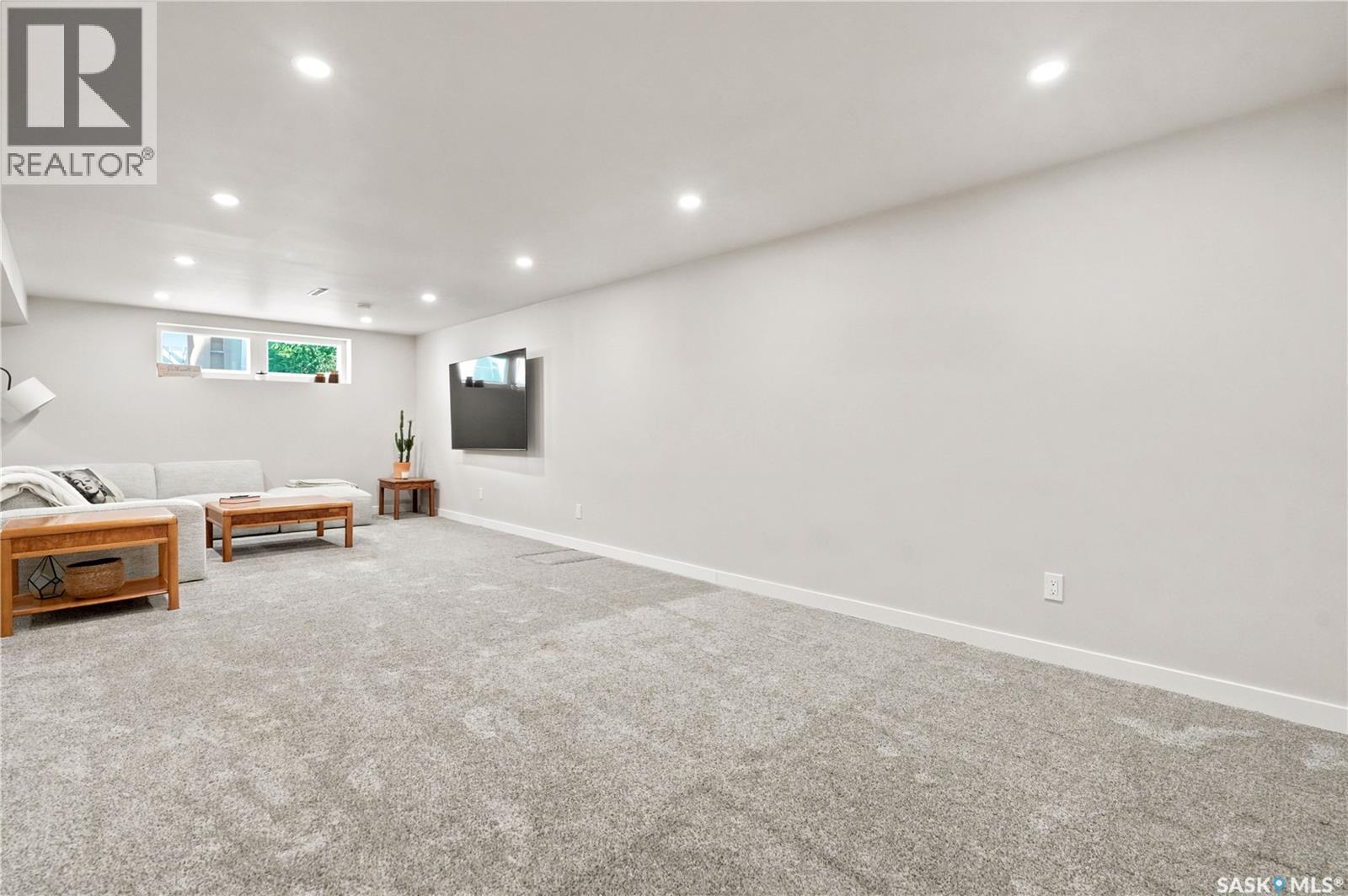 3606 Queen Street, Regina, SK - Indoor