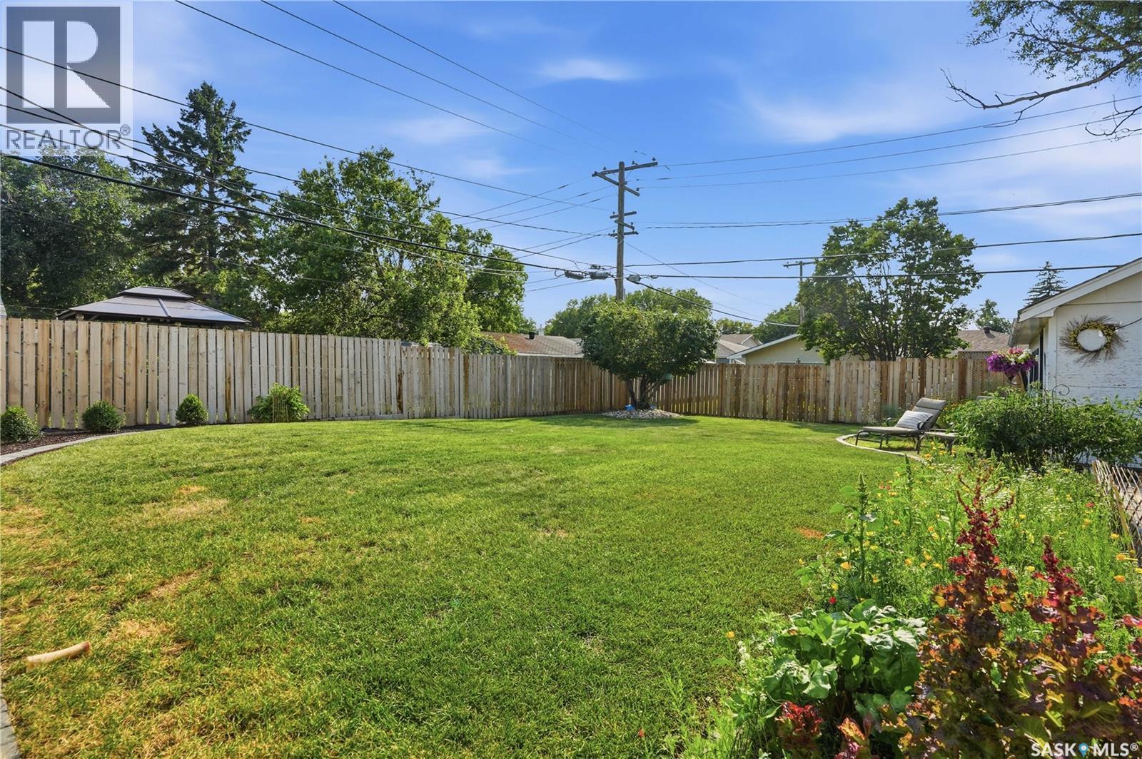 3606 Queen Street, Regina, SK - Outdoor With Backyard