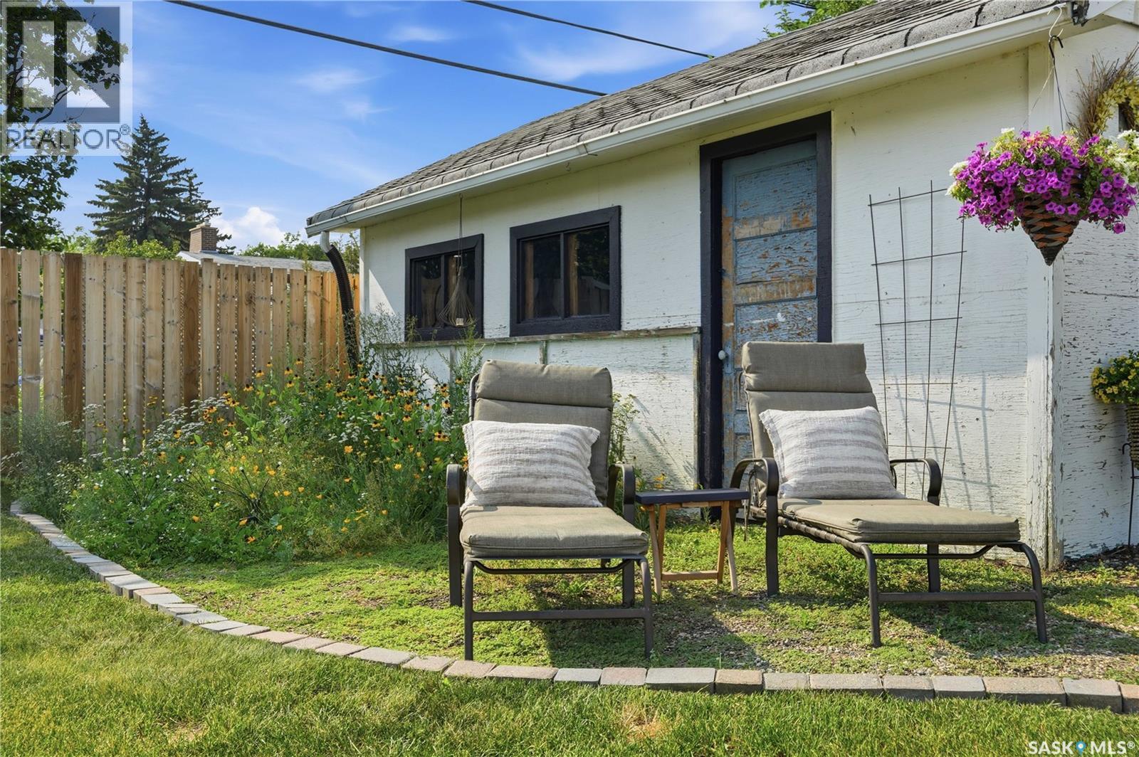3606 Queen Street, Regina, SK - Outdoor