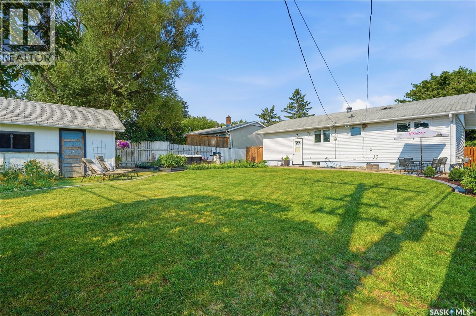 3606 Queen Street, Regina, SK - Outdoor