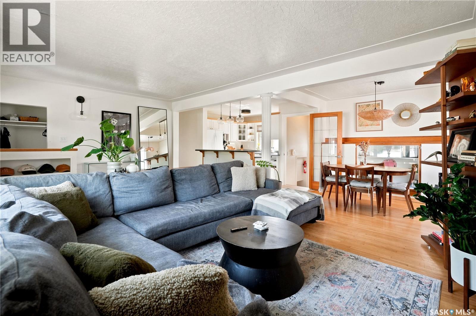 3606 Queen Street, Regina, SK - Indoor Photo Showing Living Room