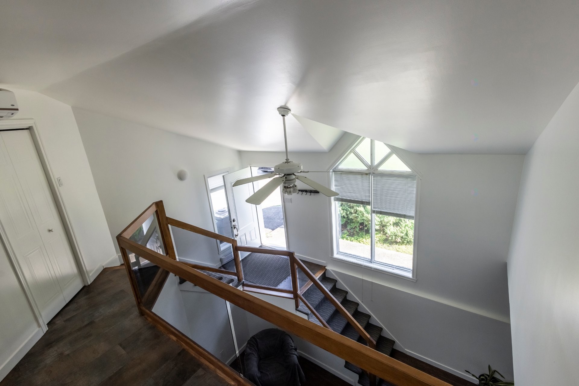 Hall d'entrée/Vestibule - 3013 Av. Bériot, Boisbriand, QC - Indoor Photo Showing Other Room