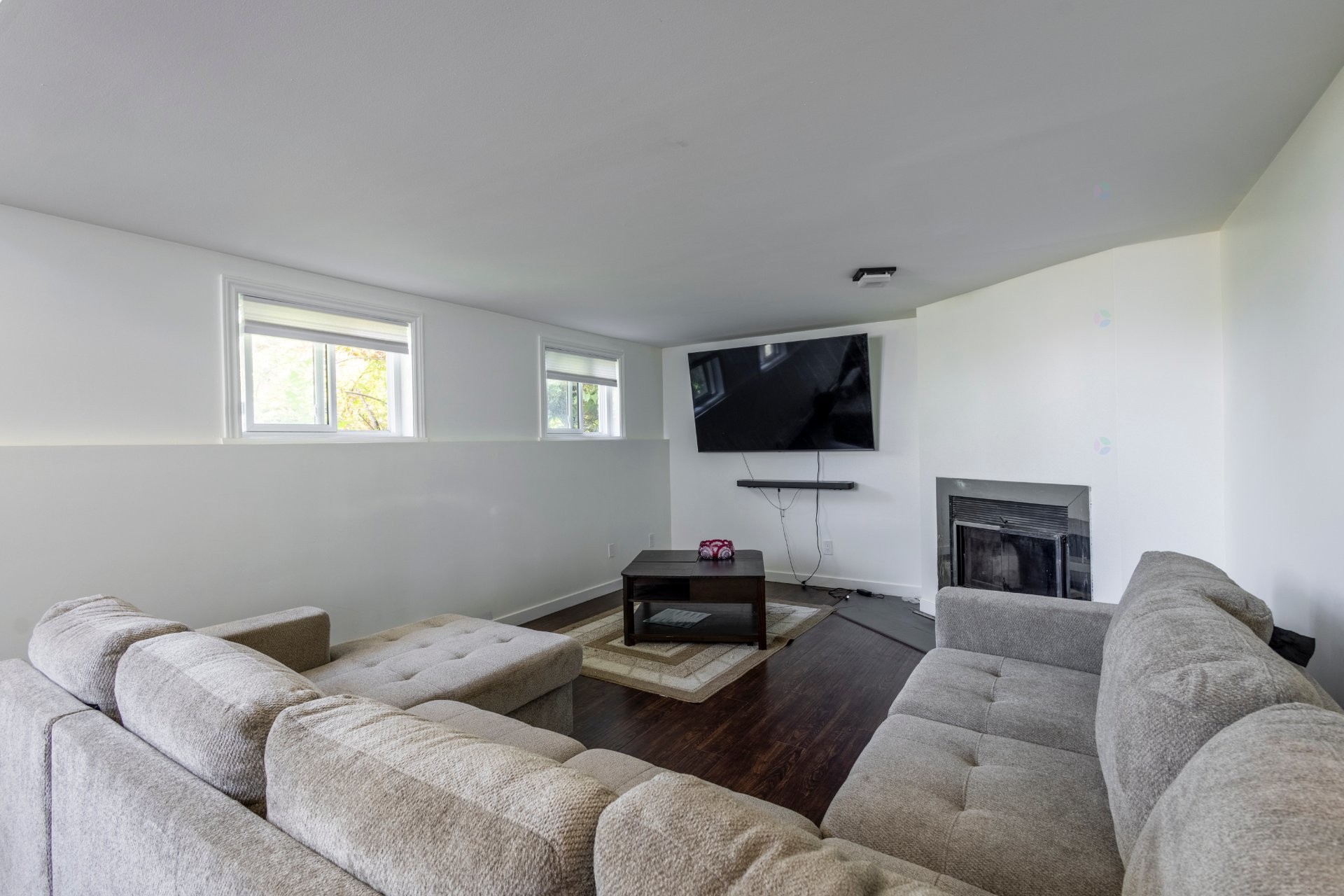 Salle familiale - 3013 Av. Bériot, Boisbriand, QC - Indoor Photo Showing Living Room With Fireplace