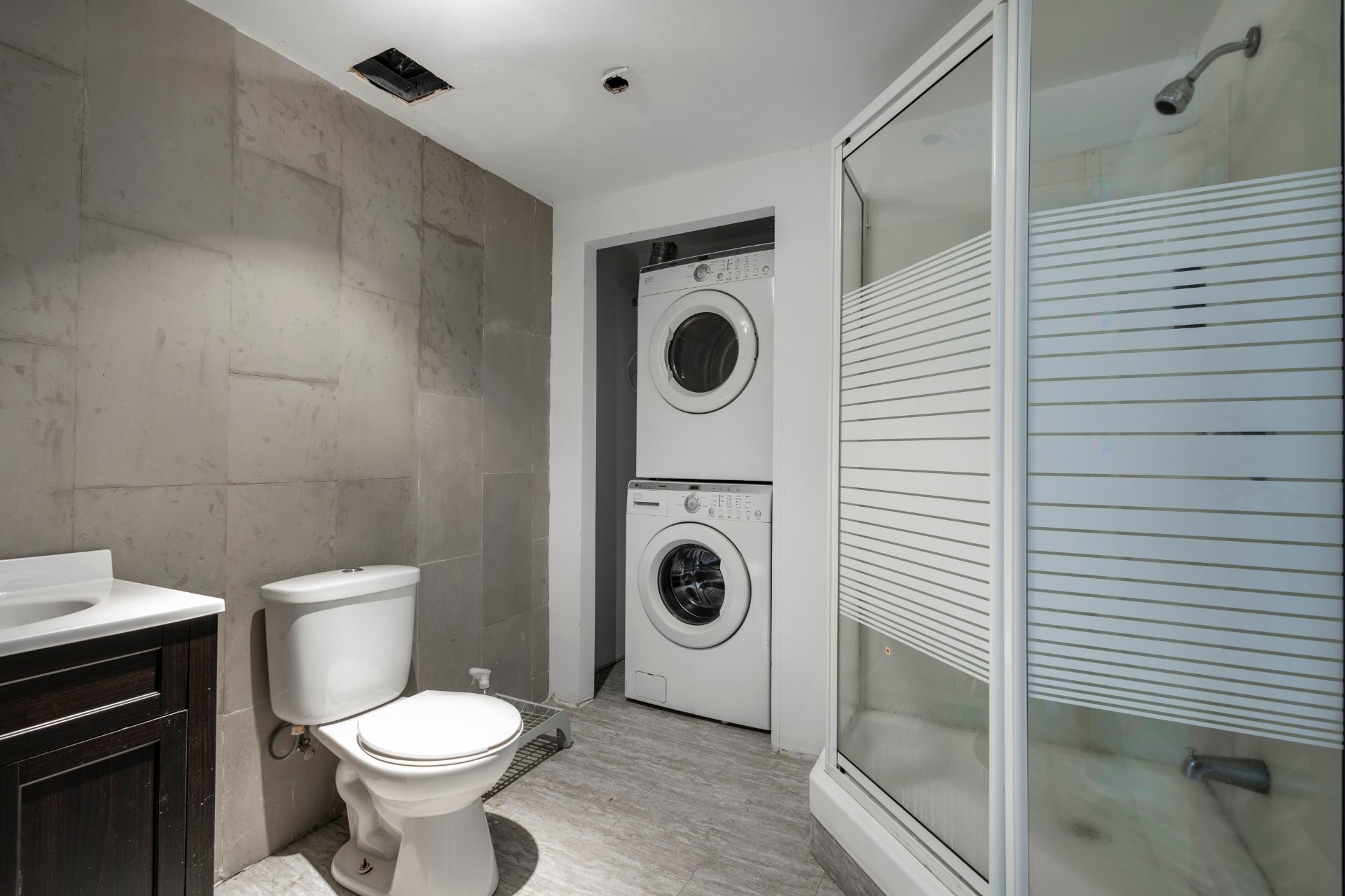 Salle de bains - 3013 Av. Bériot, Boisbriand, QC - Indoor Photo Showing Laundry Room