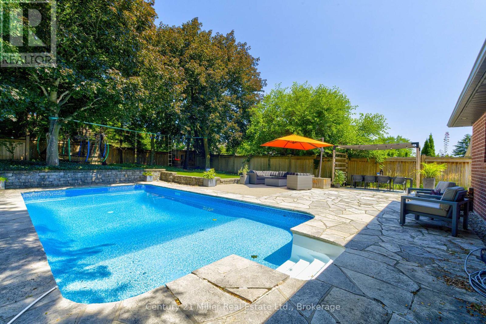 6 Mays Crescent, Hamilton (Waterdown), ON - Outdoor With In Ground Pool With Backyard