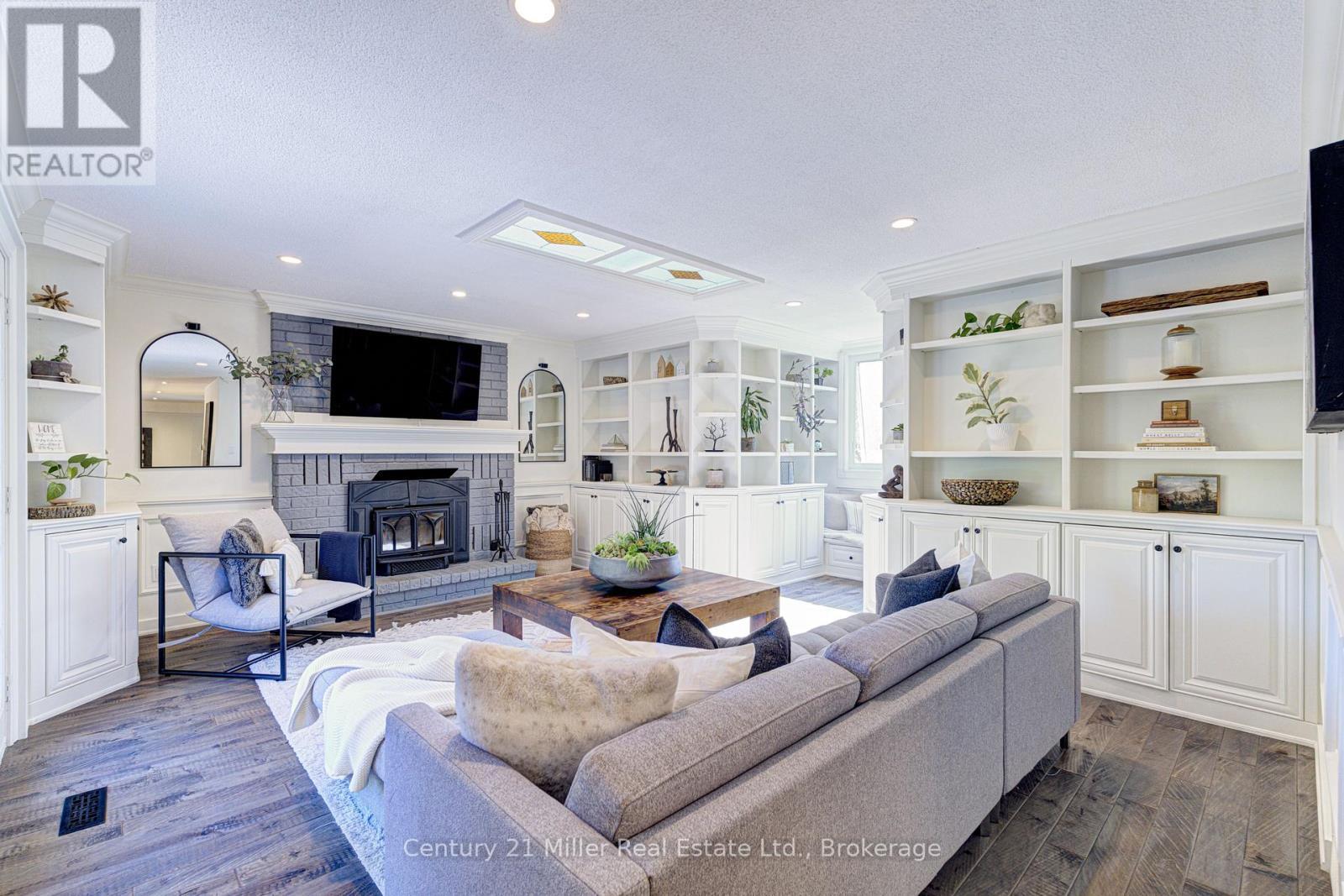 6 Mays Crescent, Hamilton (Waterdown), ON - Indoor Photo Showing Living Room With Fireplace