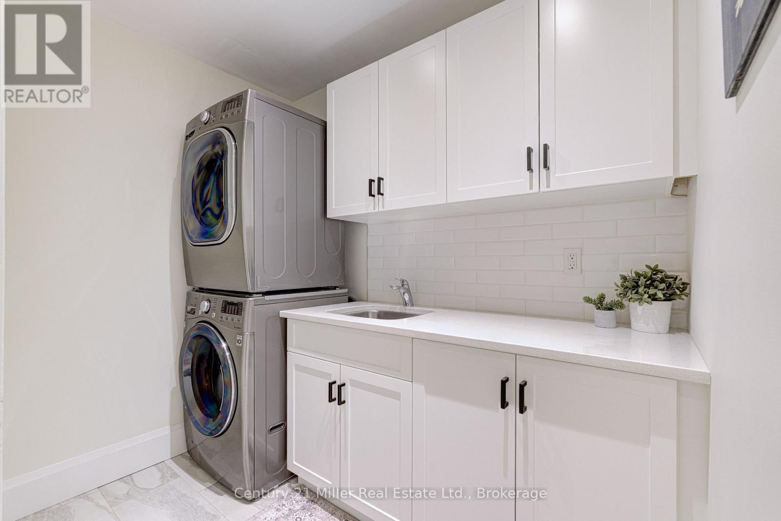 6 Mays Crescent, Hamilton (Waterdown), ON - Indoor Photo Showing Laundry Room