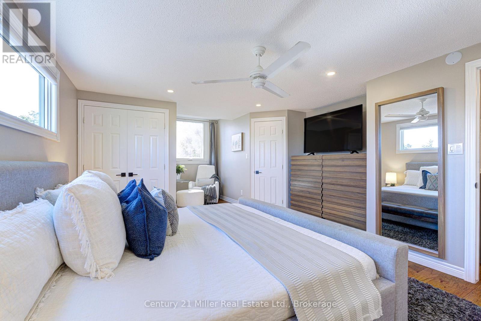6 Mays Crescent, Hamilton (Waterdown), ON - Indoor Photo Showing Bedroom