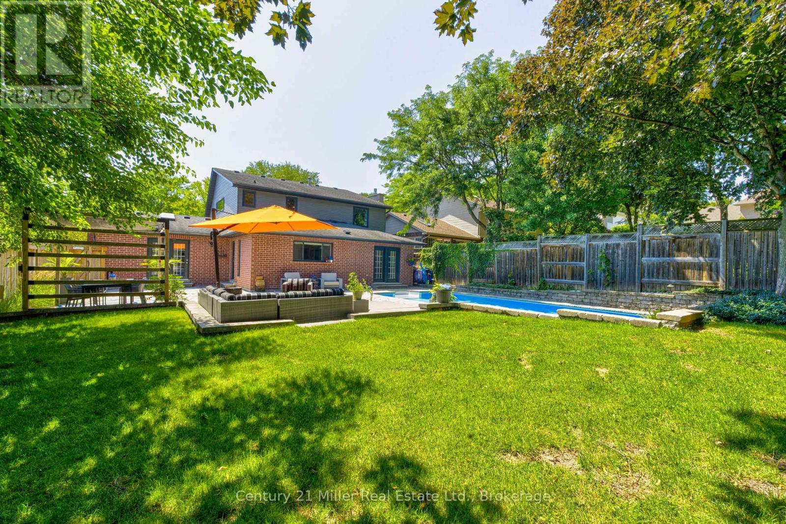 6 Mays Crescent, Hamilton (Waterdown), ON - Outdoor With Backyard