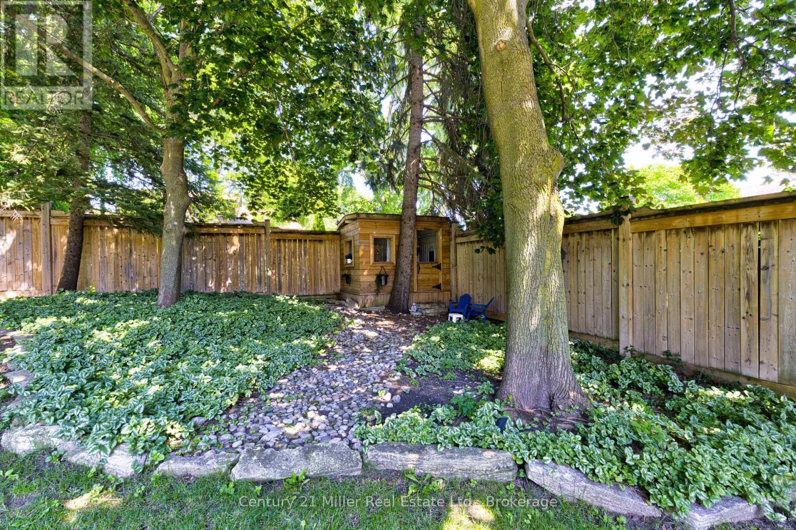 6 Mays Crescent, Hamilton (Waterdown), ON - Outdoor