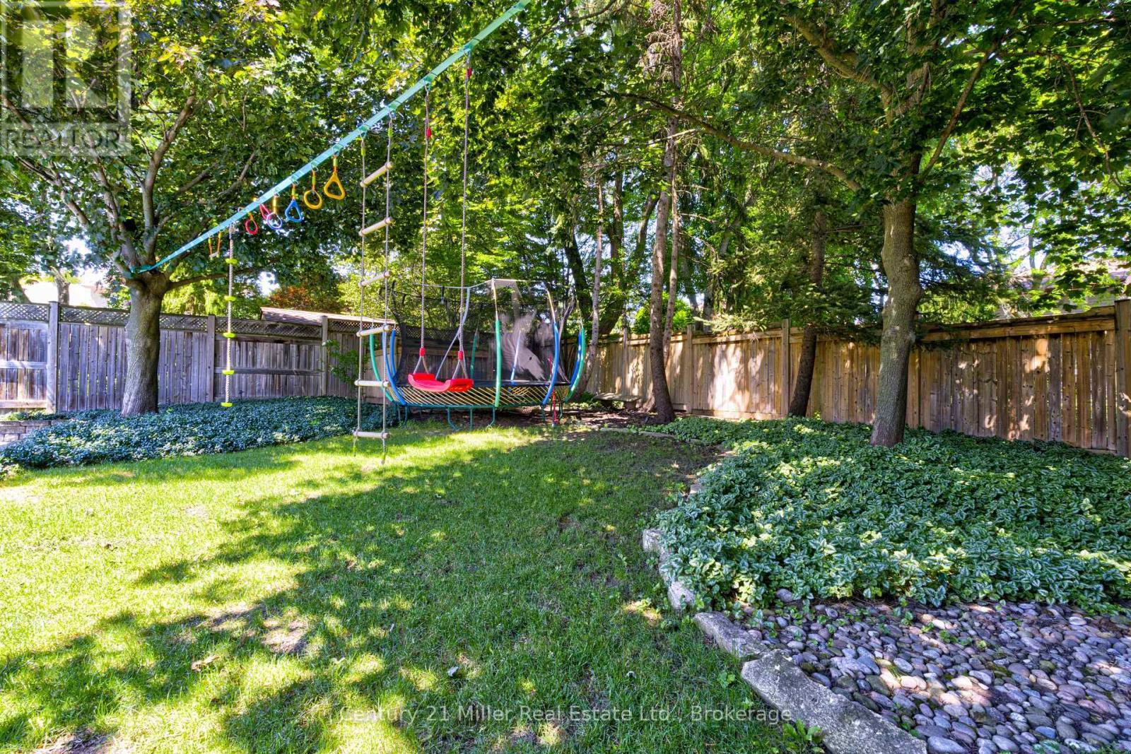 6 Mays Crescent, Hamilton (Waterdown), ON - Outdoor