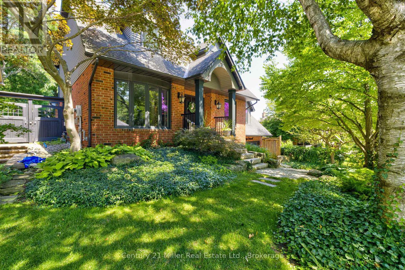 6 Mays Crescent, Hamilton (Waterdown), ON - Outdoor