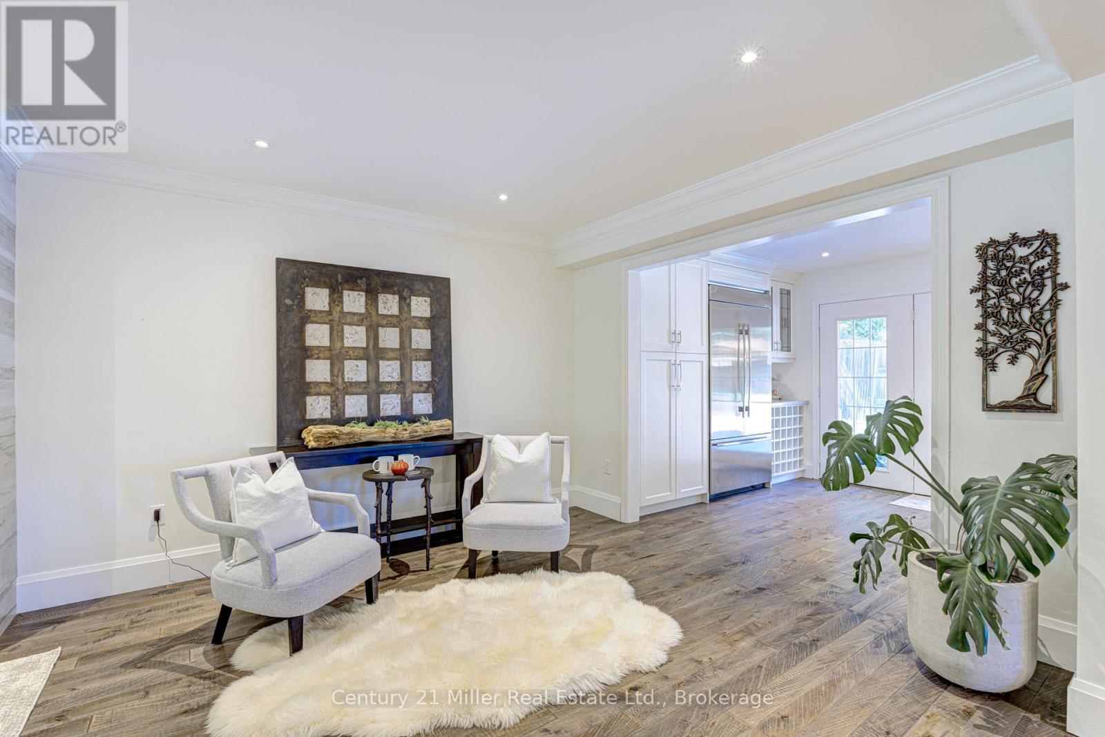 6 Mays Crescent, Hamilton (Waterdown), ON - Indoor Photo Showing Living Room