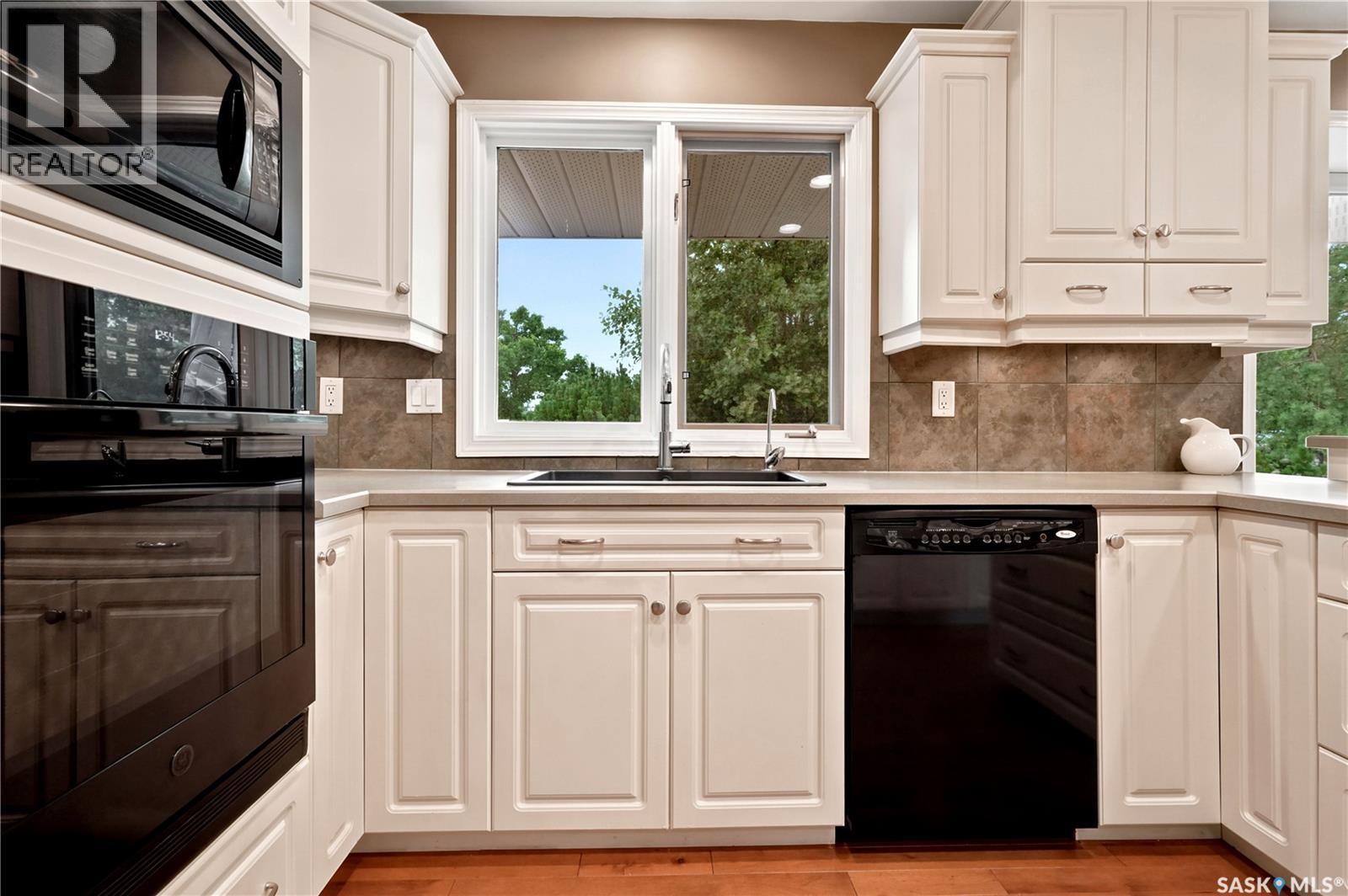 19 Thomson Avenue, Regina, SK - Indoor Photo Showing Kitchen