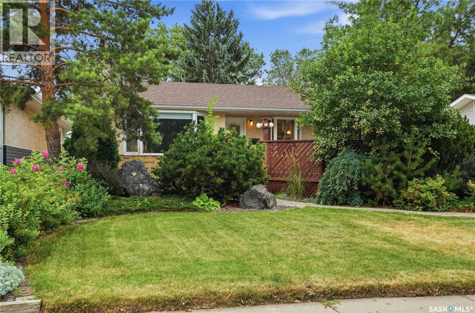 19 Thomson Avenue, Regina, SK - Outdoor