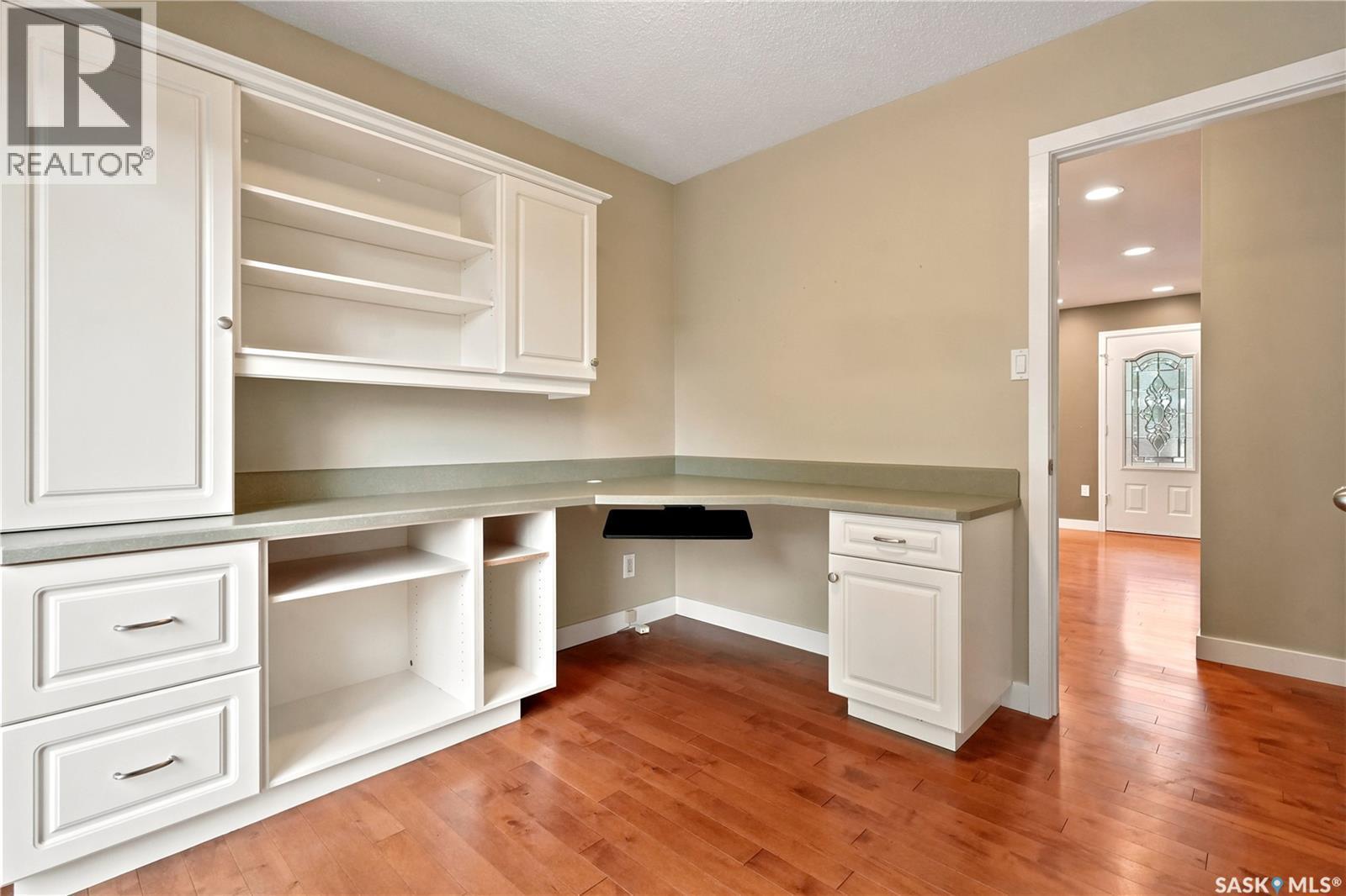 19 Thomson Avenue, Regina, SK - Indoor