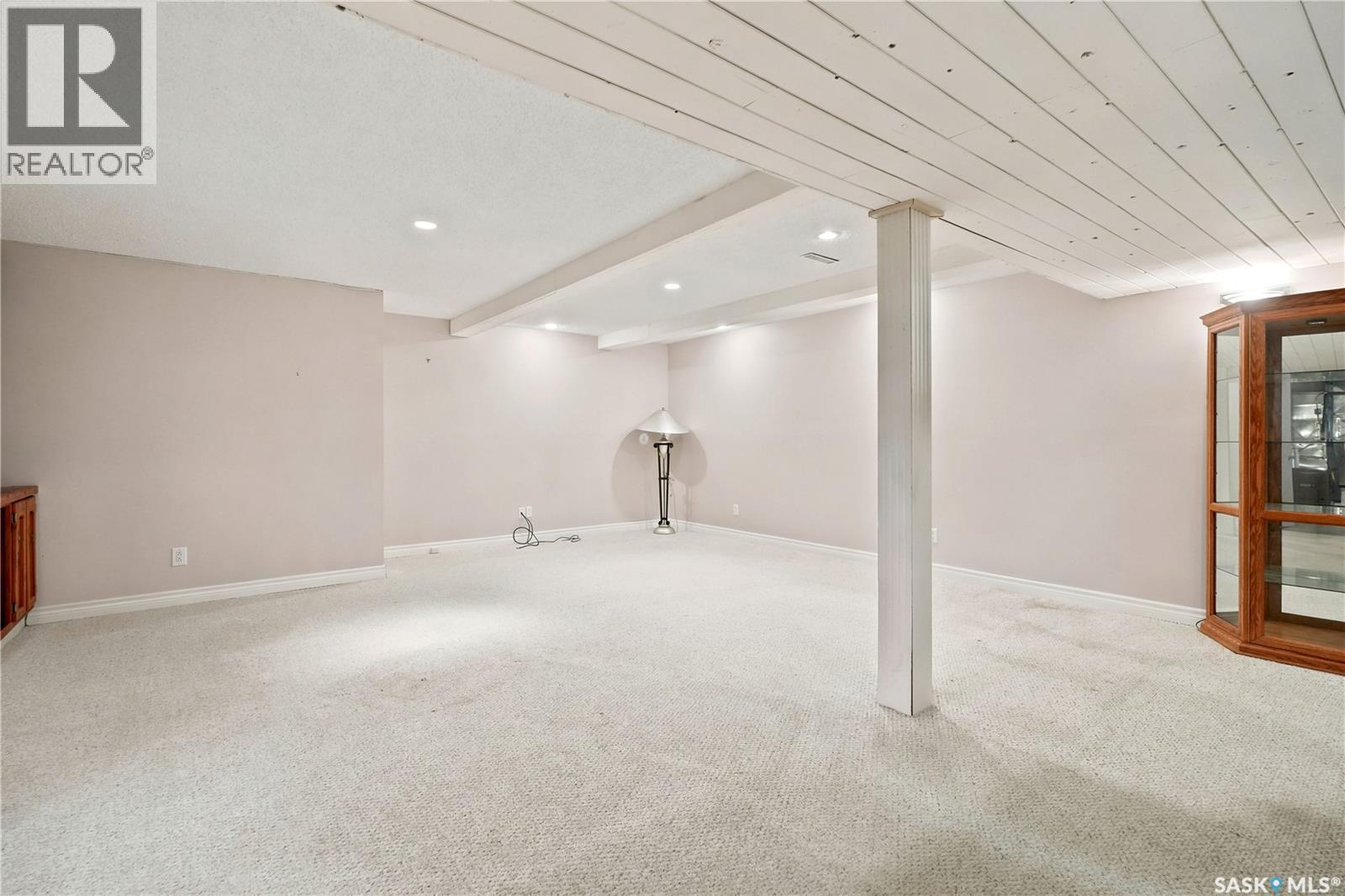 19 Thomson Avenue, Regina, SK - Indoor