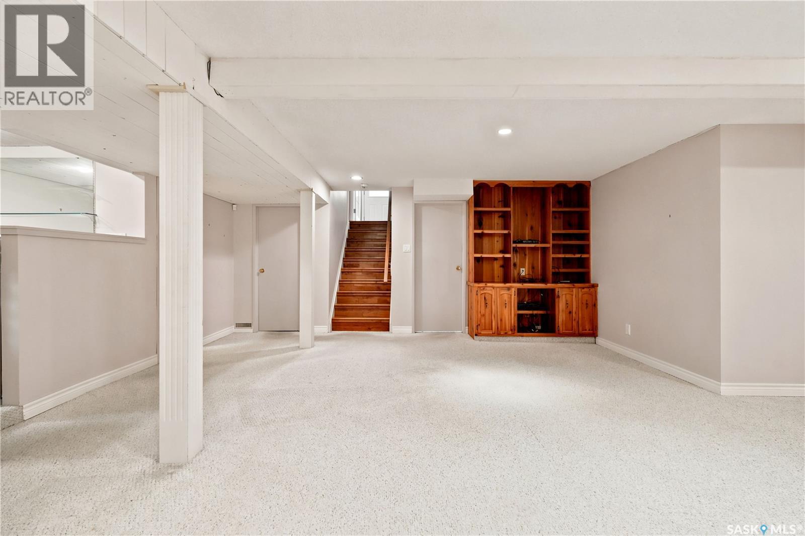 19 Thomson Avenue, Regina, SK - Indoor