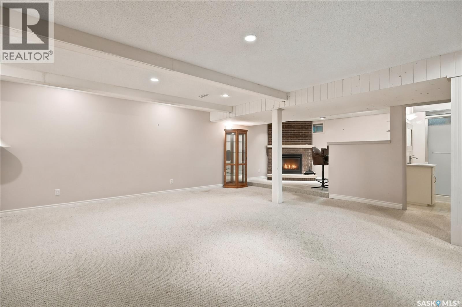 19 Thomson Avenue, Regina, SK - Indoor
