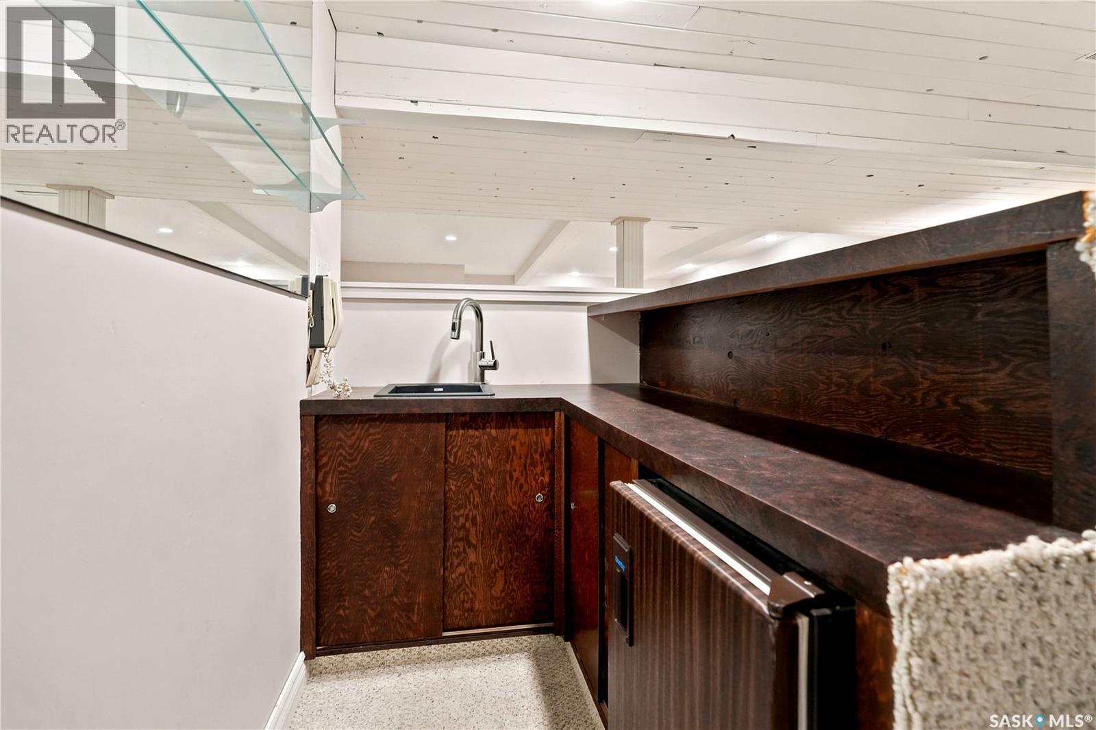 19 Thomson Avenue, Regina, SK - Indoor