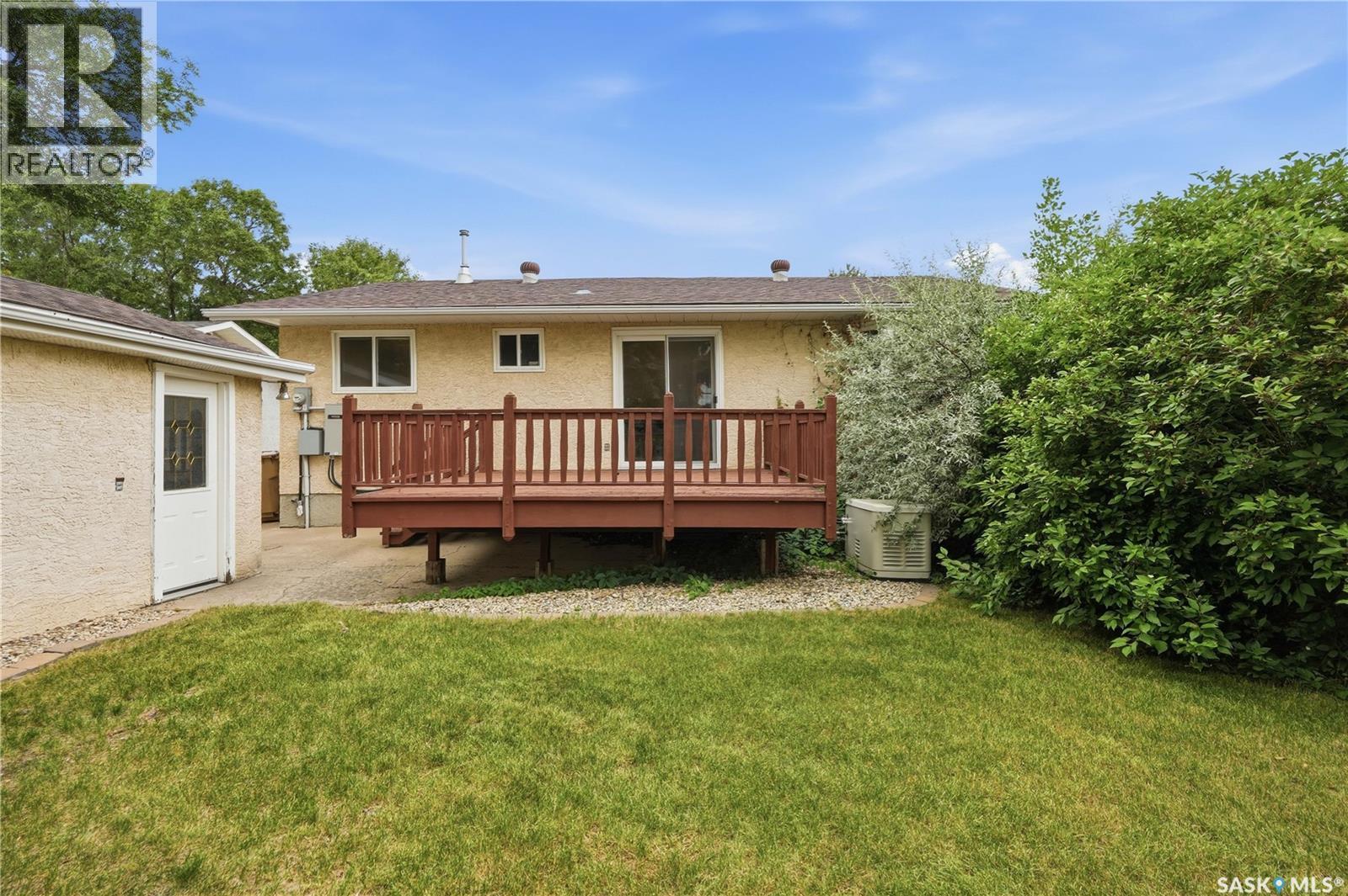 19 Thomson Avenue, Regina, SK - Outdoor With Deck Patio Veranda