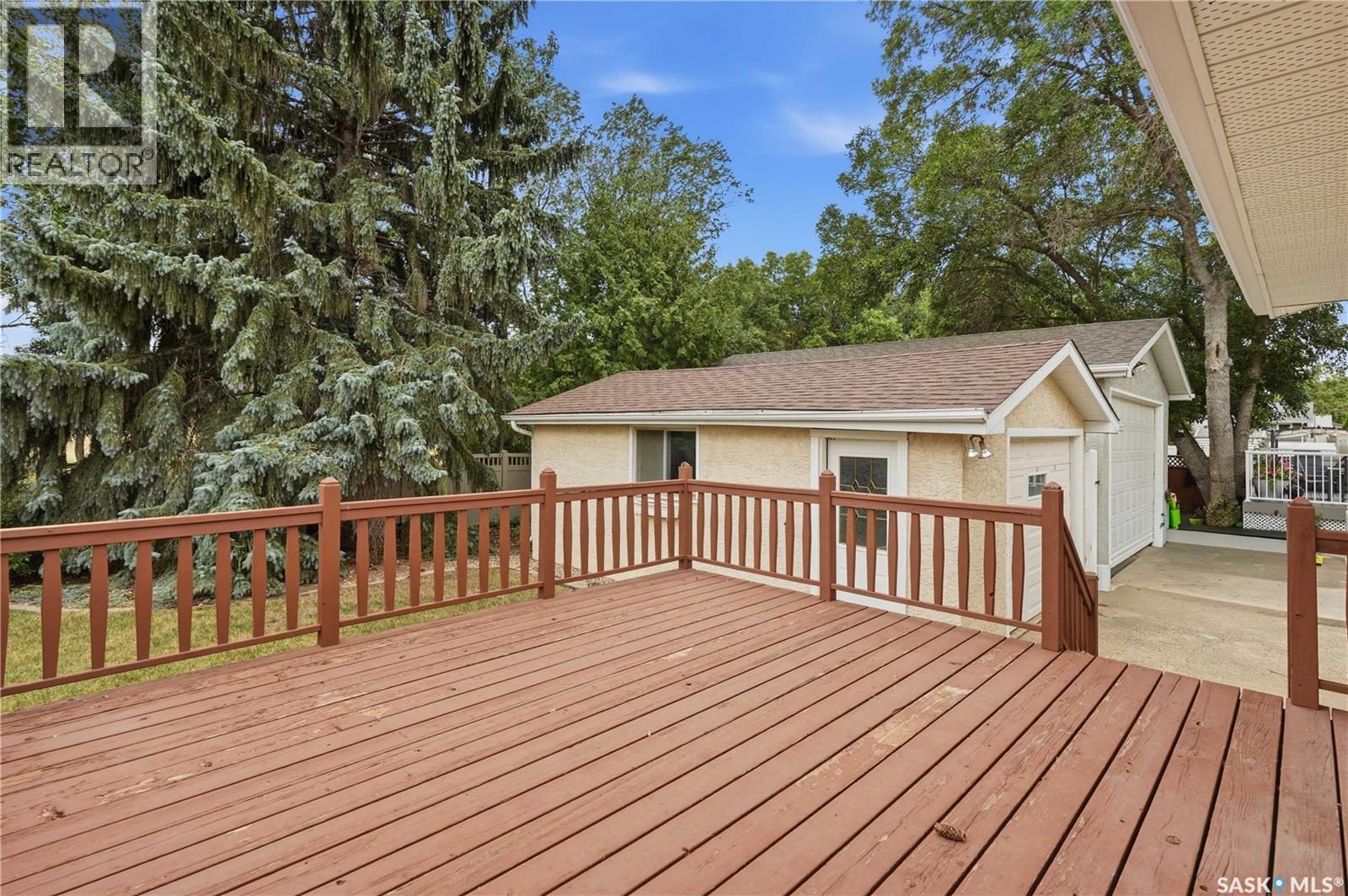 19 Thomson Avenue, Regina, SK - Outdoor With Deck Patio Veranda With Exterior