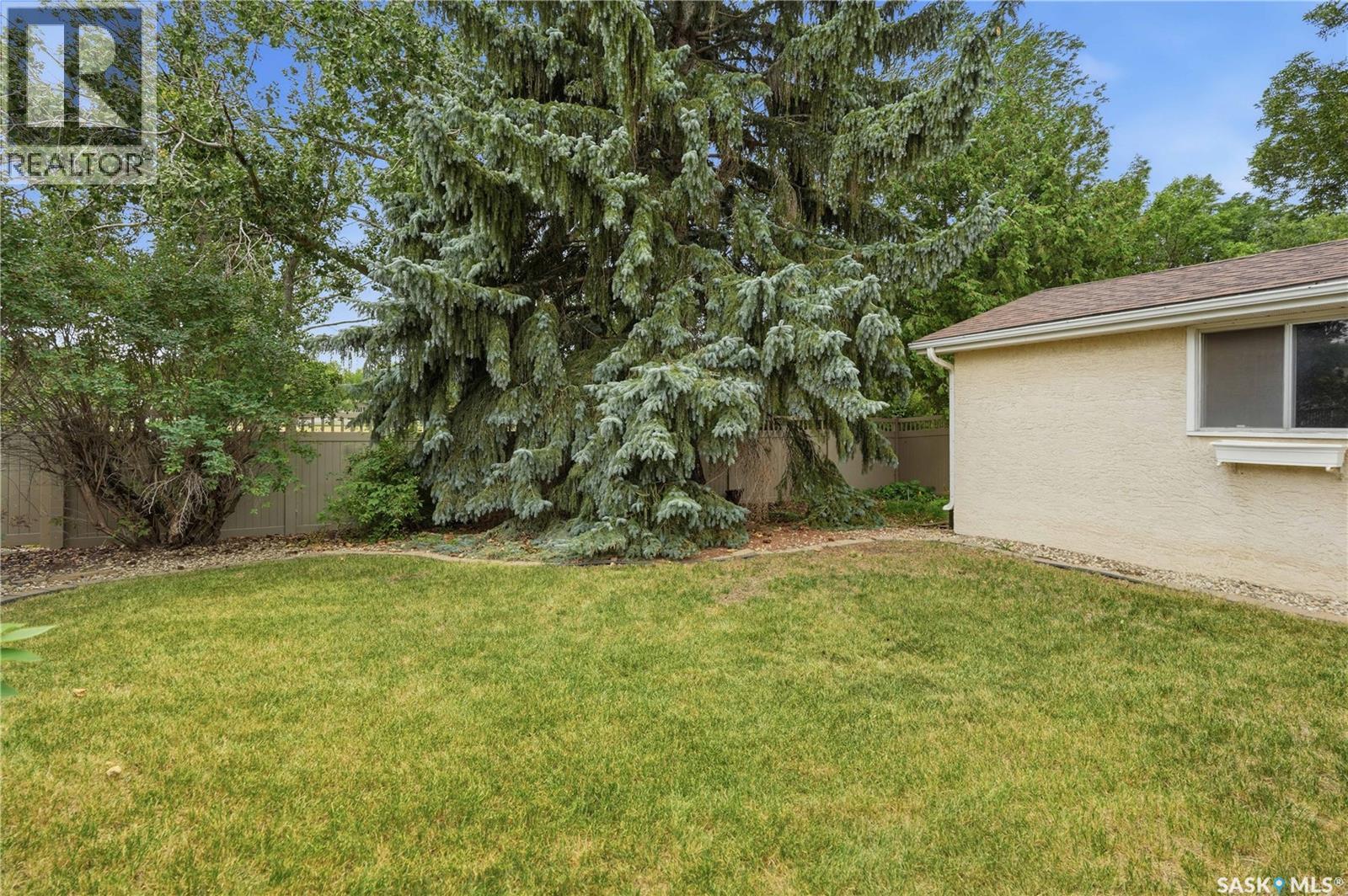 19 Thomson Avenue, Regina, SK - Outdoor