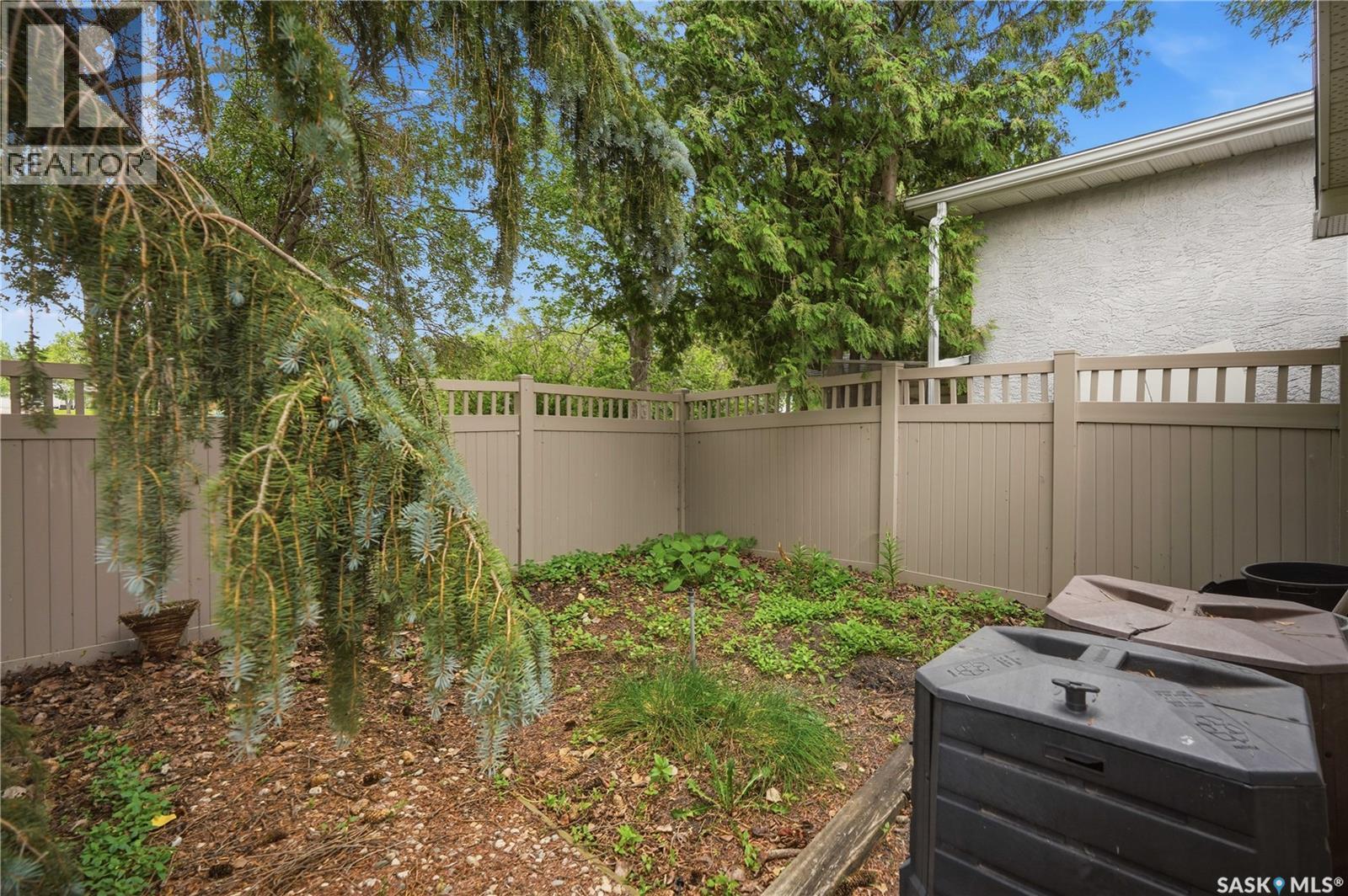 19 Thomson Avenue, Regina, SK - Outdoor