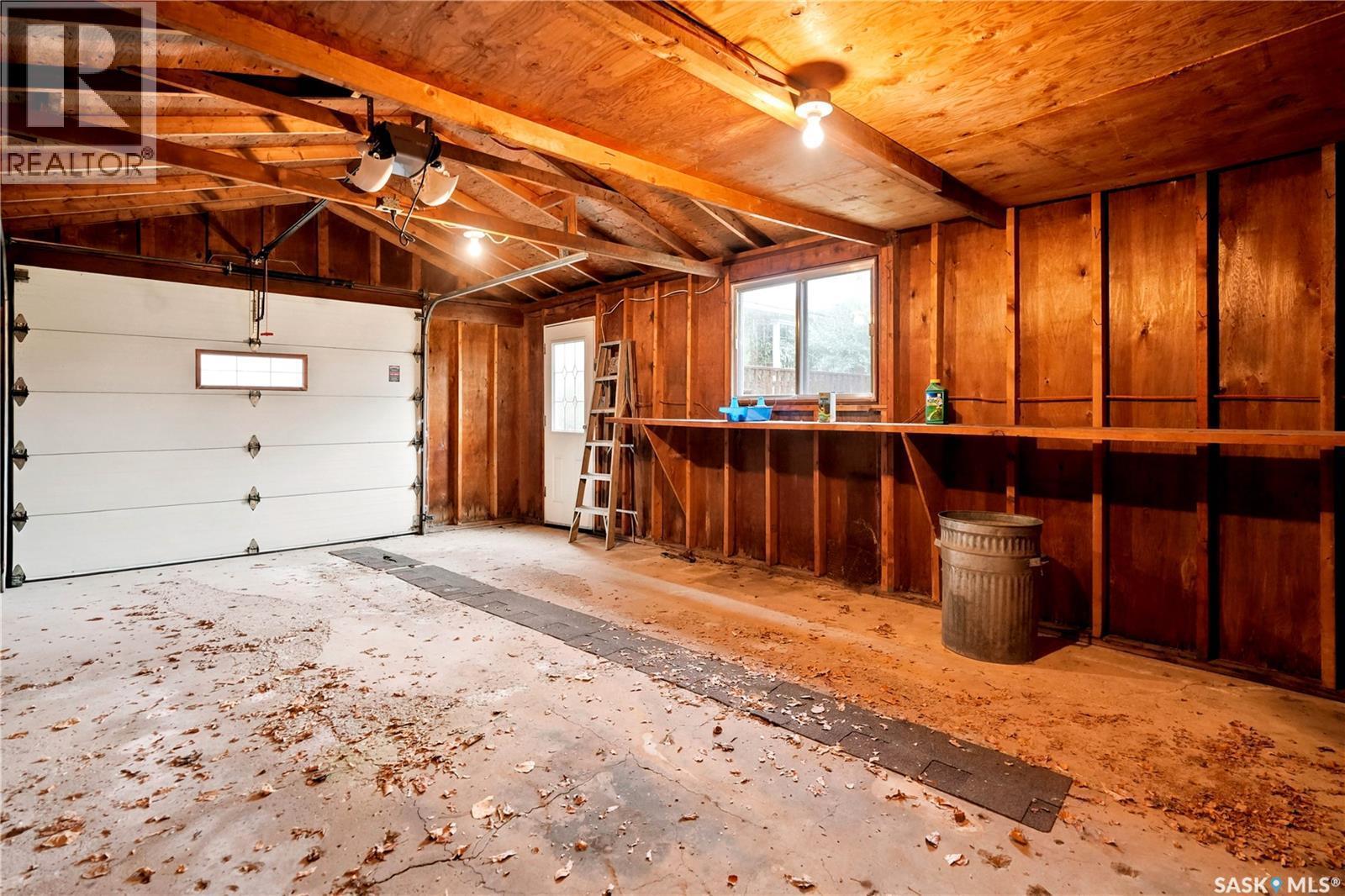 19 Thomson Avenue, Regina, SK - Indoor Photo Showing Garage