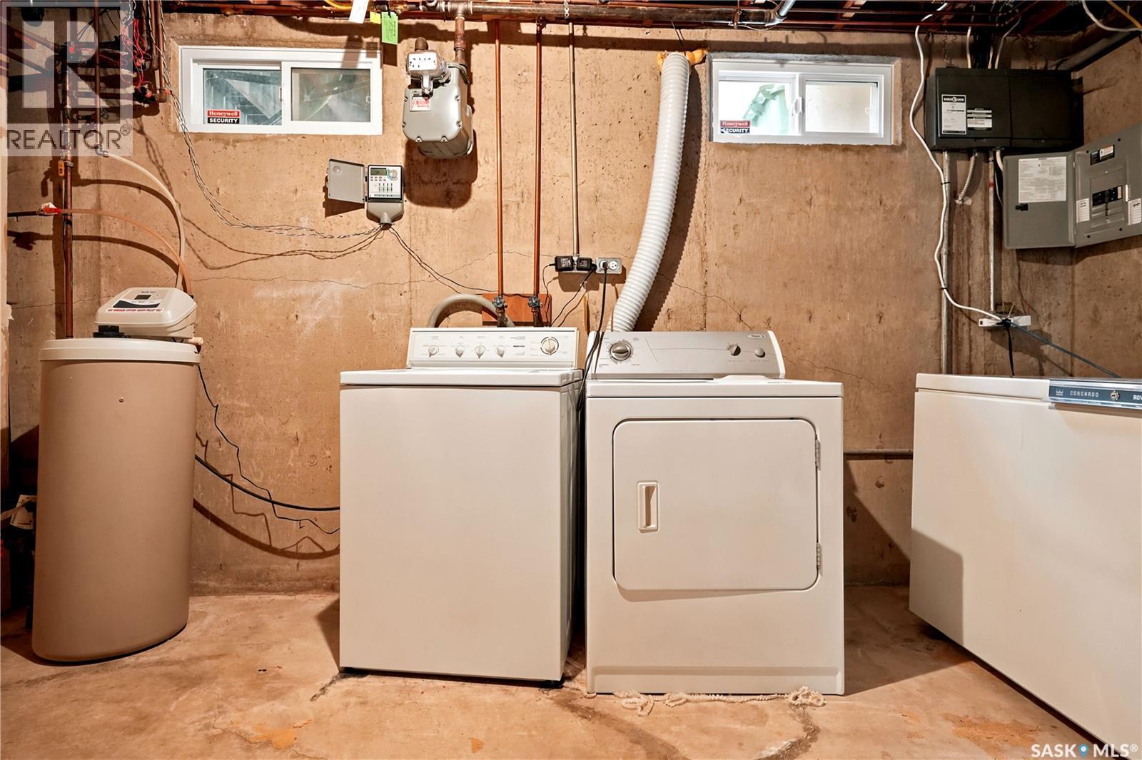 19 Thomson Avenue, Regina, SK - Indoor Photo Showing Laundry Room