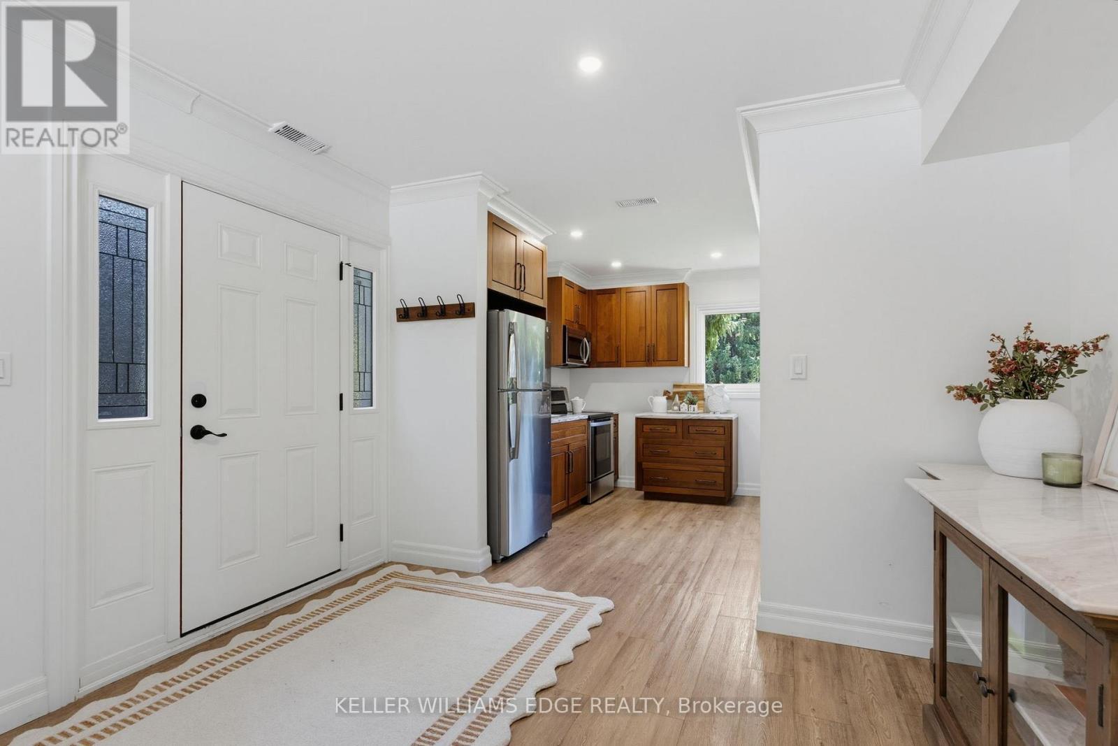 21 Kerman Avenue, Grimsby, ON - Indoor